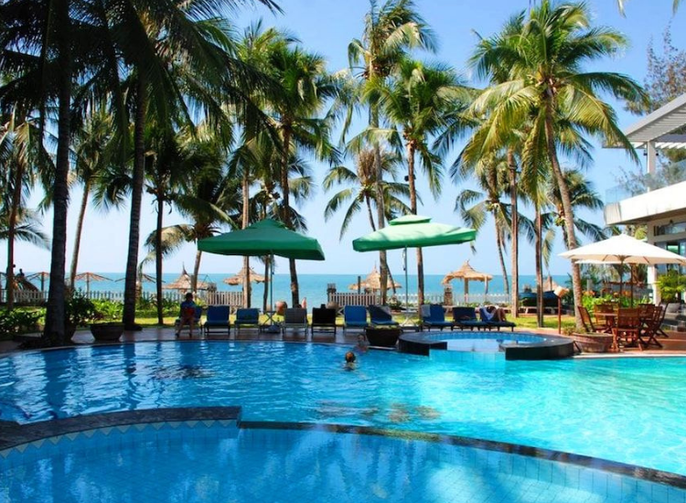 Resort 3 sao gần biển