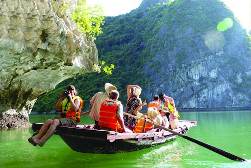 Du lịch vịnh Hạ Long mùa hè