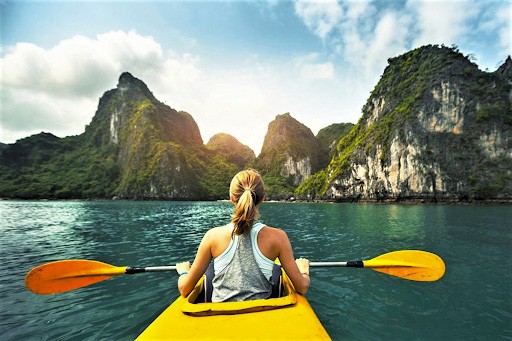 Chèo thuyền kayak ở vịnh Hạ Long