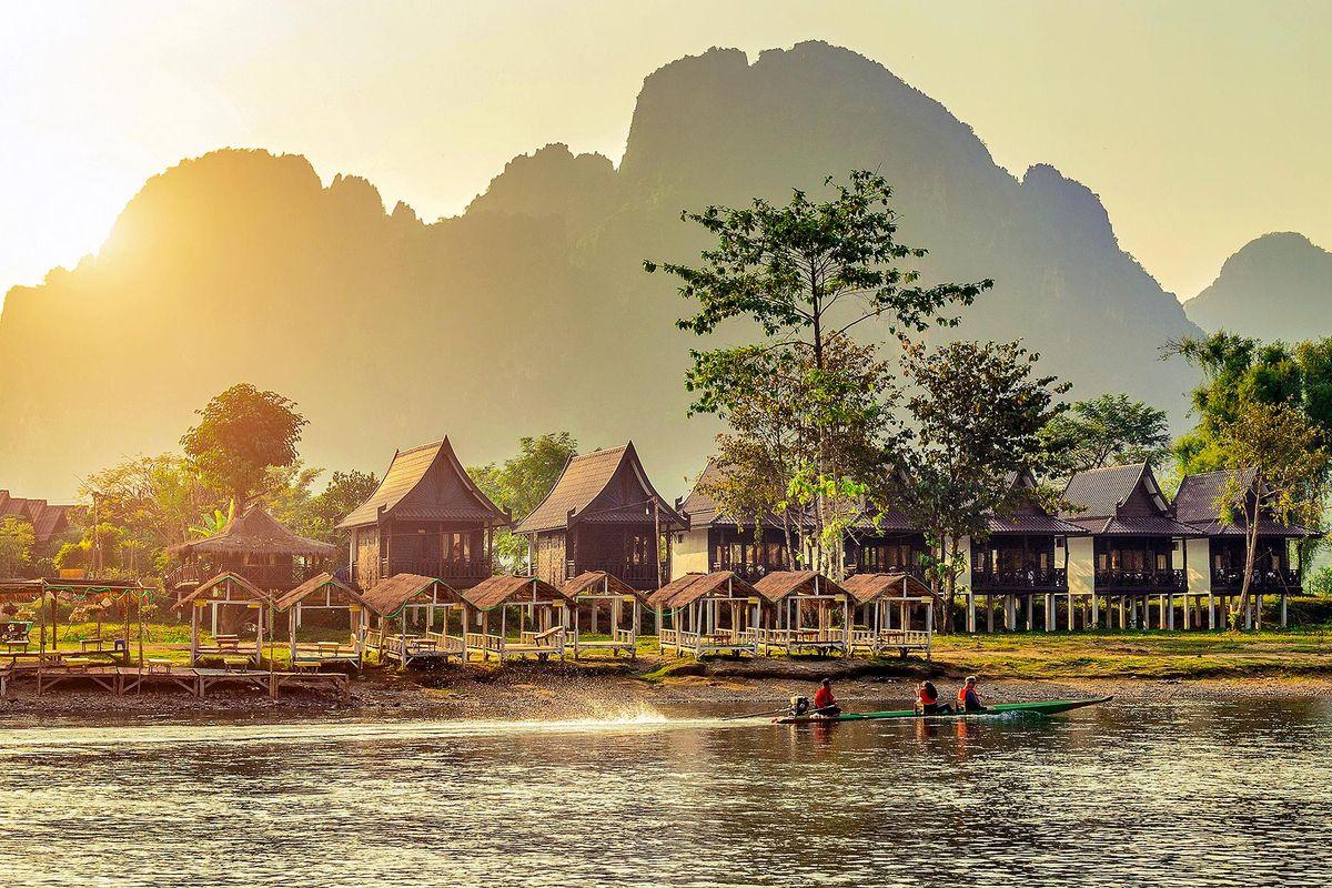Tour Du Lịch Tết Lào Trọn Gói – Trải Nghiệm Một Mùa Tết An Yên Và Khác Biệt