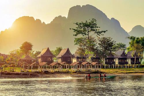 Tour Du Lịch Tết Lào Trọn Gói – Trải Nghiệm Một Mùa Tết An Yên Và Khác Biệt