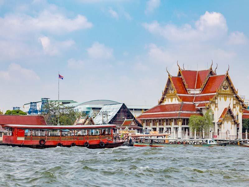 Chùa Wat Rakhang - vẻ đẹp ngôi chùa của những chiếc chuông
