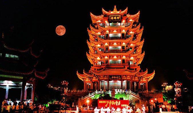 Ghé thăm Hoàng Hạc Lâu kiệt tác nghệ thuật đẹp thơ mộng từ thi văn ra ngoài đời