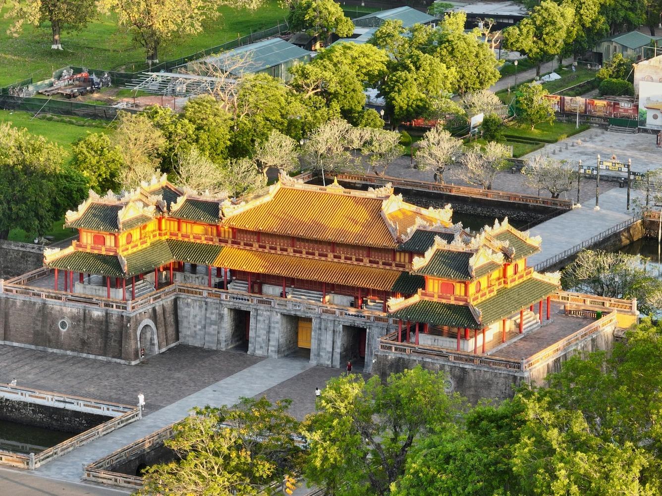 SÔNG HƯƠNG - DÒNG SÔNG THƠ MỘNG GẮN LIỀN VỚI HUẾ