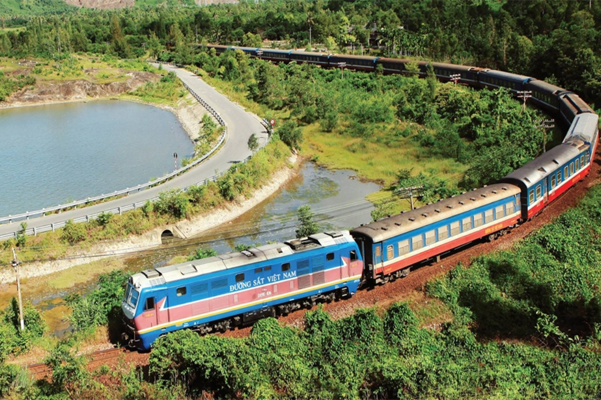 Tàu lửa đi Cam Ranh: Trải nghiệm mới mẻ cho mọi du khách