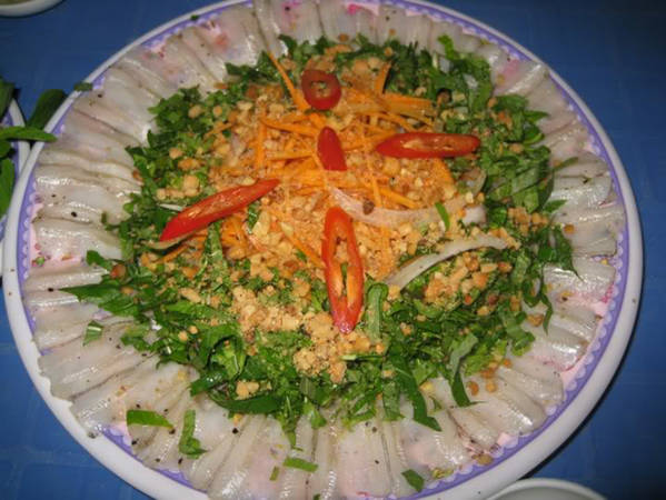 Du lịch Phan Thiết - Gỏi cá mai là món ăn dù thử chỉ một lần cũng nhớ mãi.