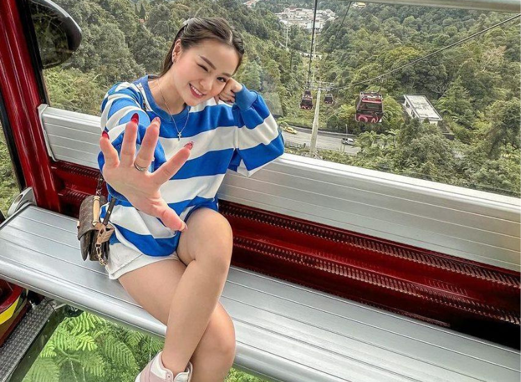 Cabin đáy kính Awana Skyway Cabin đáy kính Awana Skyway nhìn xuống rừng nguyên sinh Malaysia