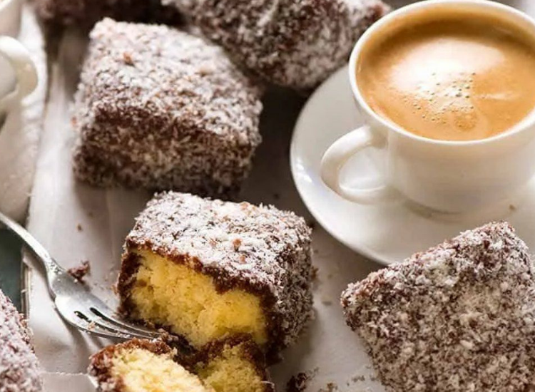 Thưởng thức bánh Lamington Thưởng thức bánh Lamington Úc cùng trà hoặc cà phê trong văn hóa ẩm thực Úc