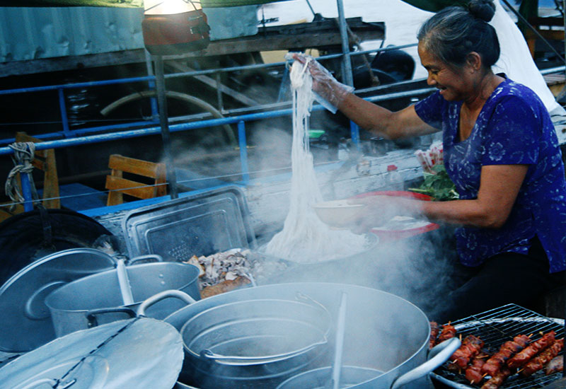 Bún Riêu - Chợ Nổi Cái Răng | Thưởng thức ẩm thực chợ nổi Cái Răng ...