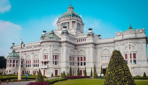 kinh nghiệm đi du lịch Thái Lan theo tour, tham quan cung điện Chitrilada