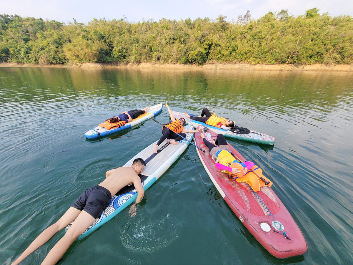 Chèo thuyền Kayak tại Tà Đùng Chèo thuyền Kayak tại Tà Đùng