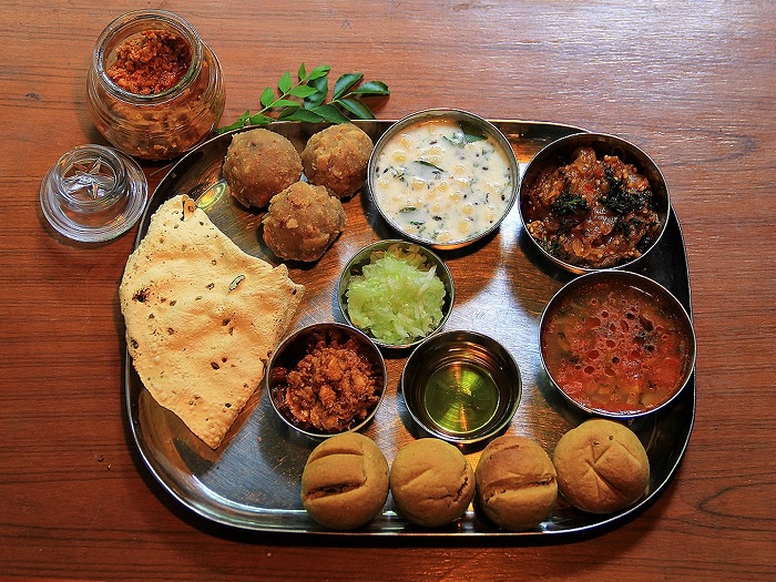 Bùng nổ hương và sắc với món thali Ấn Độ