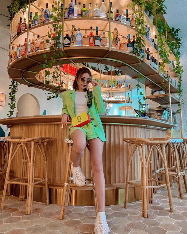 Con gái Bà hoàng Hermes Jamie Chua: Ngập trong hàng hiệu từ nhỏ, đầy tài năng khi tự lực mở thương hiệu phụ kiện riêng - Ảnh 3. Con gái Bà hoàng Hermes Jamie Chua: Ngập trong hàng hiệu từ nhỏ, đầy tài năng khi tự lực mở thương hiệu phụ kiện riêng - Ảnh 3.