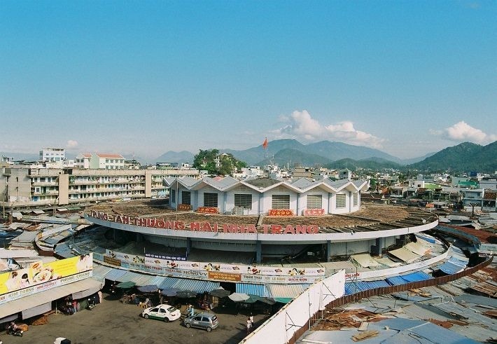 5-ngoi-cho-lau-doi-va-noi-tieng-nhat-viet-nam-ivivu-3