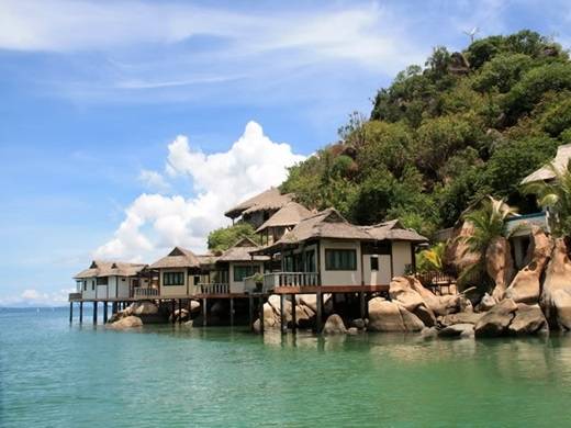 Dưới làn nước trong xanh của biển Bình Lập là những rạn san hô trù phú. (Nguồn: Internet) Dưới làn nước trong xanh của biển Bình Lập là những rạn san hô trù phú. (Nguồn: Internet)